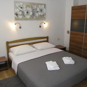 Apartment Mari With Terrace, Baška